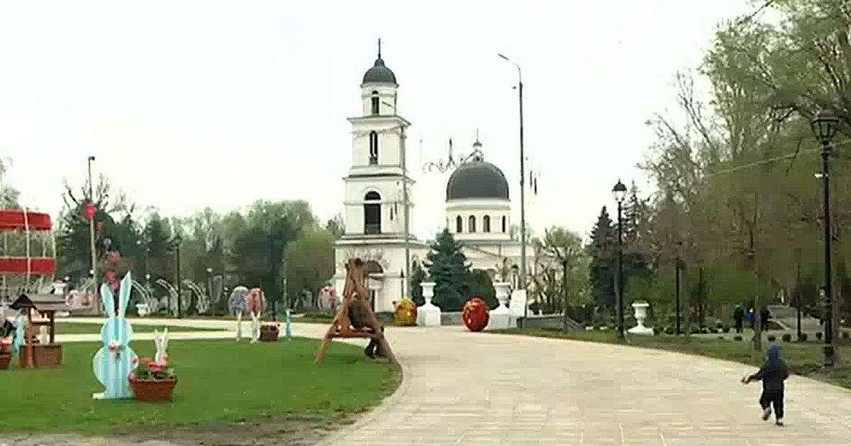 В первый день Пасхи на улицах Кишинева было тихо и безлюдно.