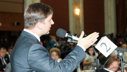 Deputații vor avea mai puțin timp la dispoziție pentru a-și formula întrebările sau discursurile în timpul ședinței în plen a Parlamentului.