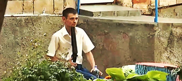 Bărbatul a fost reţinut pentru 72 de ore şi urmează a fi cercetat penal.