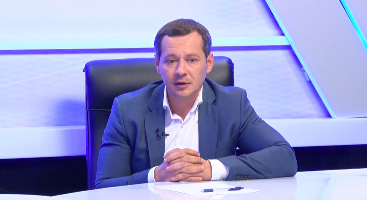 Кодряну: "Режим ЧС продлевают, чтобы покупать стулья и заказывать консультативные услуги?".