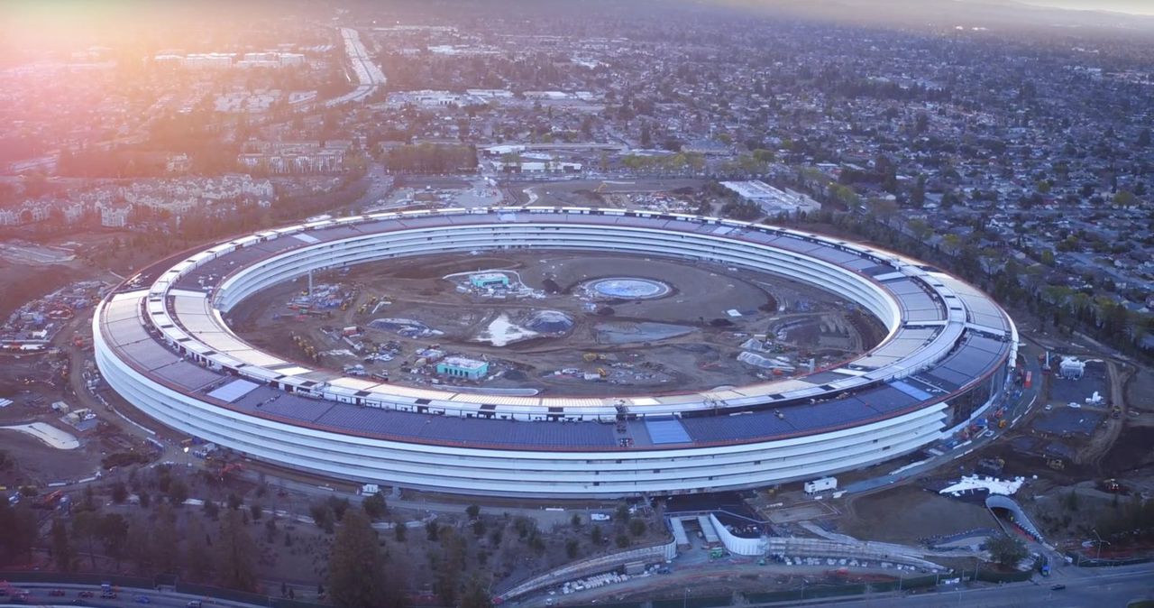 Apple a început testarea celui mai mare campus corporativ din istorie. 