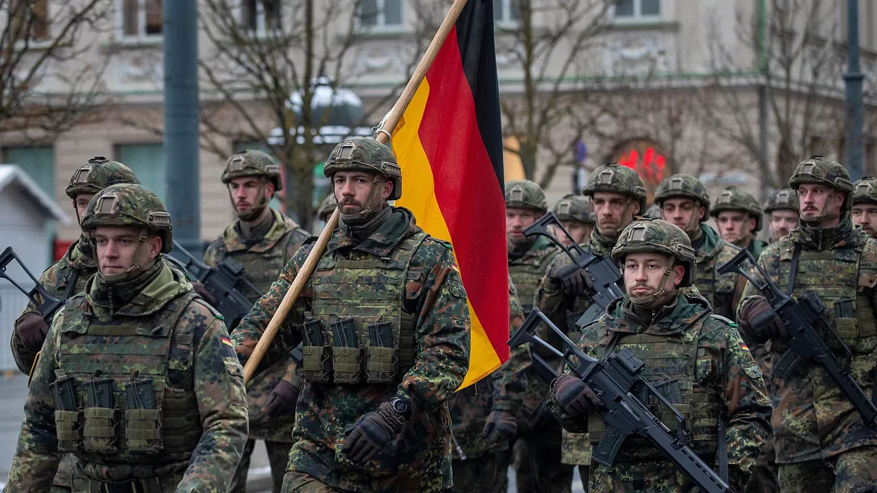 Германия представила свою первую военную стратегию, цель – самая сильная армия Европы.