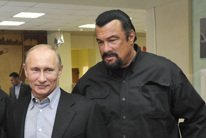Путину предложили сразиться в ринге со Стивеном Сигалом.