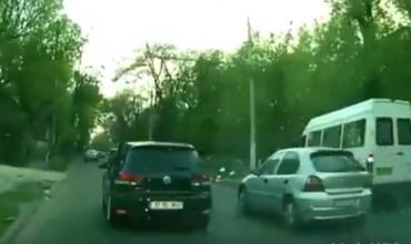 Кишиневца подрезал и ударил водитель автомобиля с румынскими номерами.