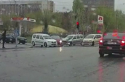 Din fericire nimeni nu a fost rănit.