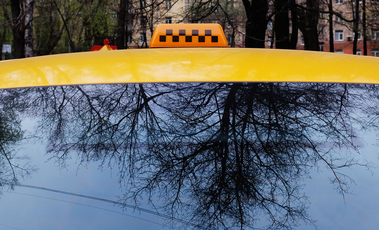 Жительница столицы обвинила таксиста в попытке изнасилования.