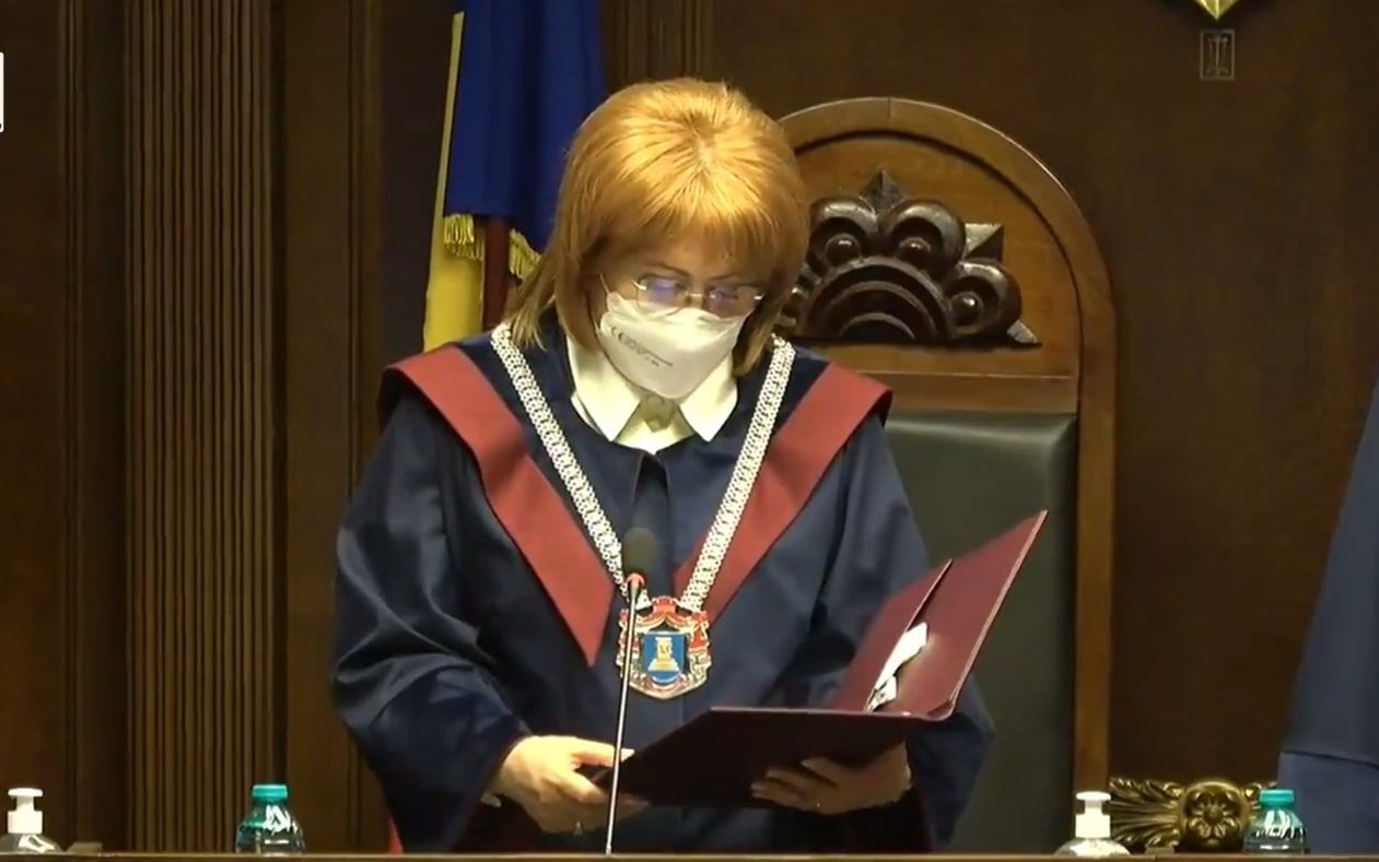 КС признал введение ЧП неконституционным. 