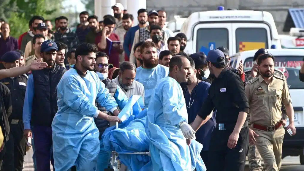 Numărul victimelor atacului terorist din India a ajuns la cel puțin 26 de morți.