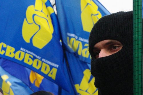 B Одессе неизвестные инструктируют "титушек", как правильно калечить людей.