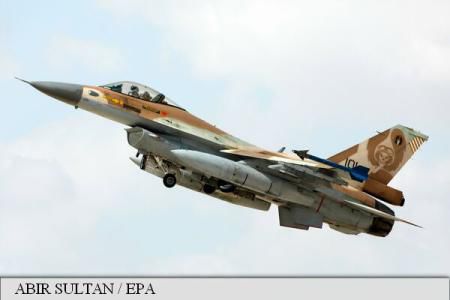 Avioane israeliene au bombardat poziții militare ale Hamas în Fâșia Gaza. Foto: EPA