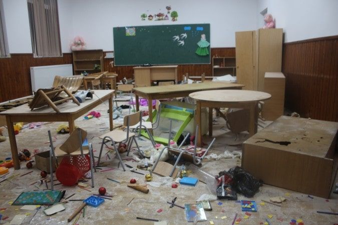 В Румынии трое детей за 3 часа разрушили большую часть школьных классов.