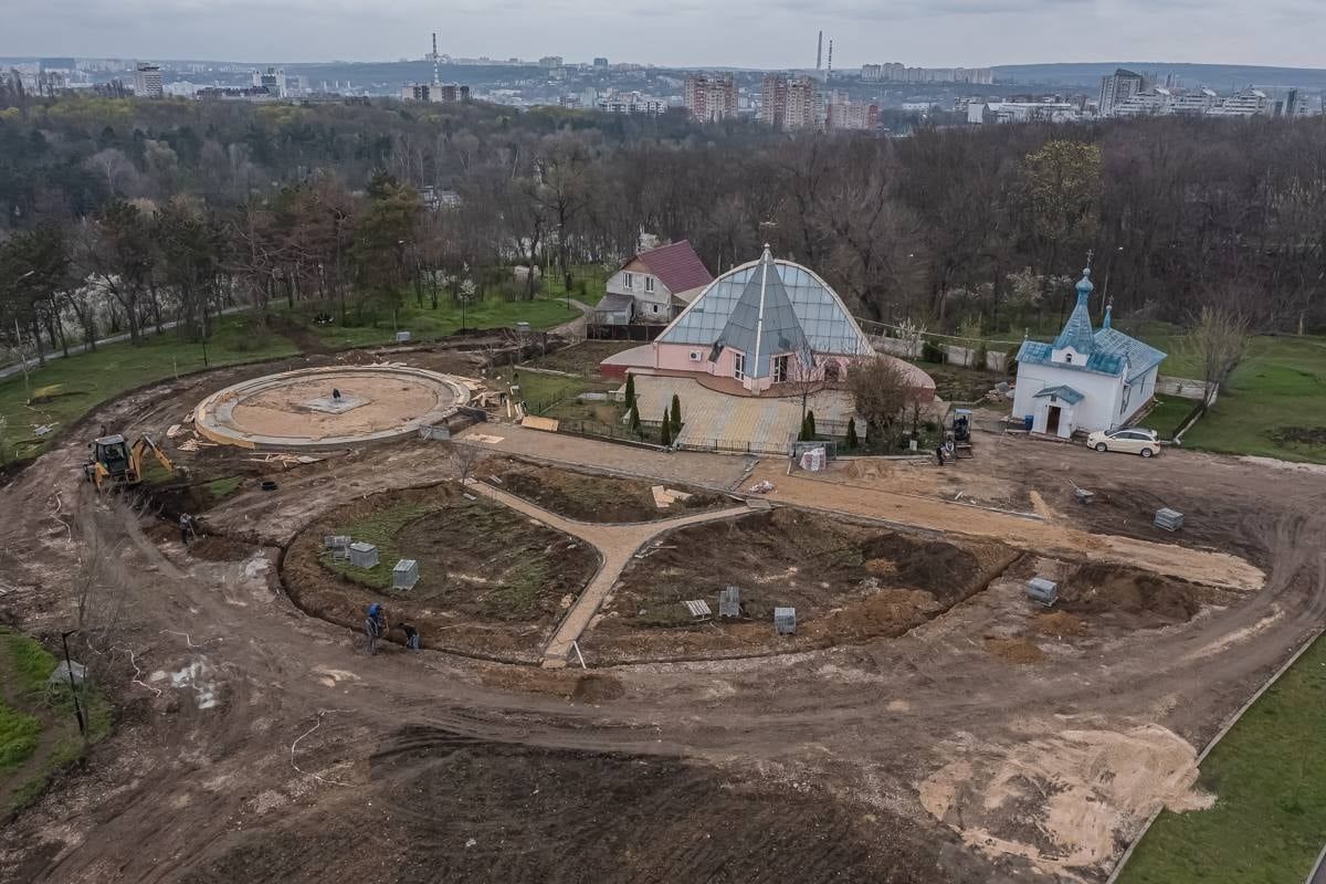 В Кишиневе обустраивают сквер памяти жертв Чернобыльской катастрофы.