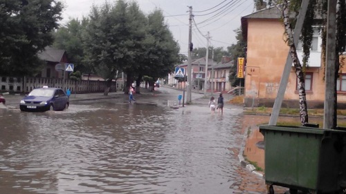 Улицы города Бельцы превратились в реки.