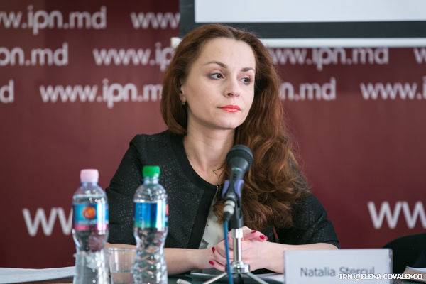 Expert: Partidele să nu-și ridice ratingul pe fonul Rusiei sau UE
