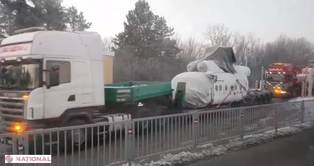 Cel puțin patru elicoptere, transportate în R. Moldova din România.