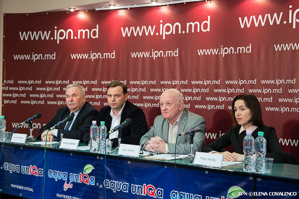 Лидеры правых оппозиционных партий: Виорел Чиботару, Андрей Нэстасе, политолог Оазу Нантой и Майя Санду. Фото: ipn.md