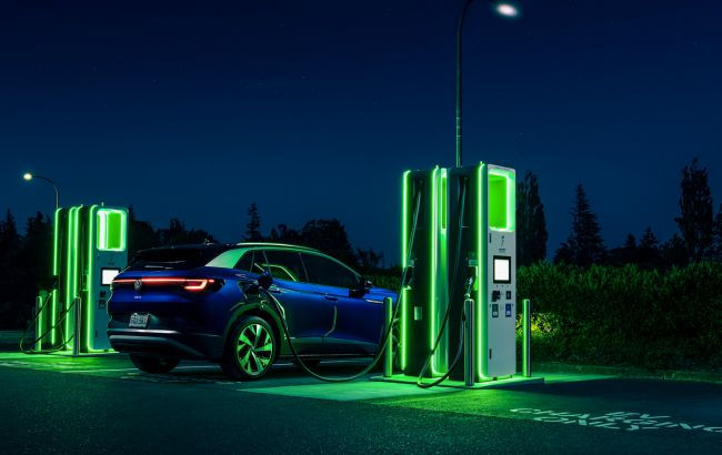 Volkswagen может изменить стандарт зарядки электромобилей ради Tesla.