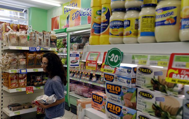 НДС увеличен с 13% до 23% на базовые продукты питания.