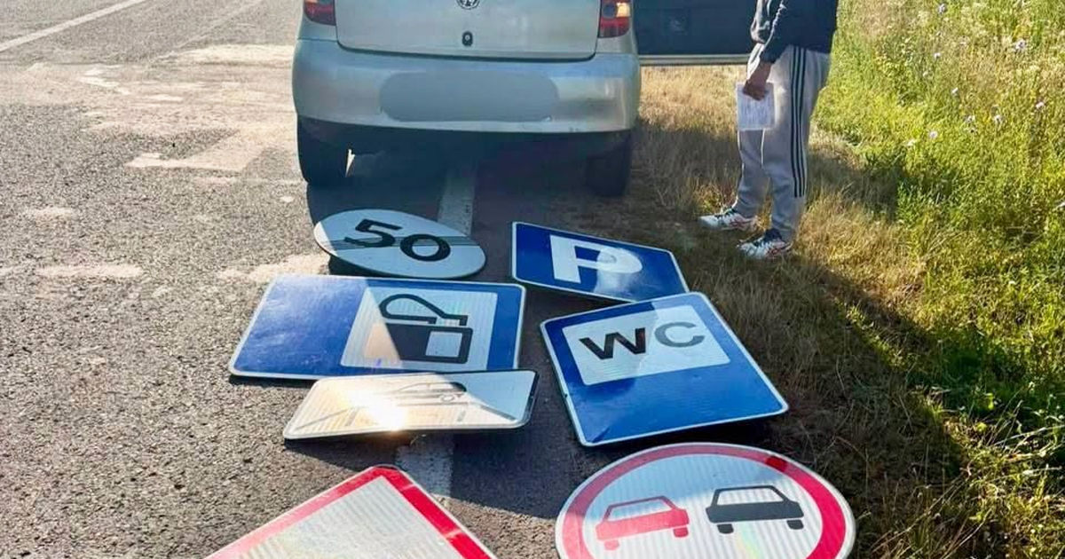 В Молдове в багажнике остановленного на трассе Volkswagen нашли дорожные знаки.