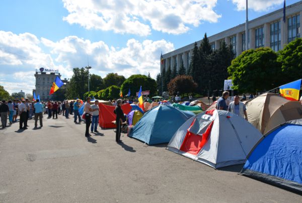 Orașul Demnității din Piața Marii Adunări Naționale crește.
