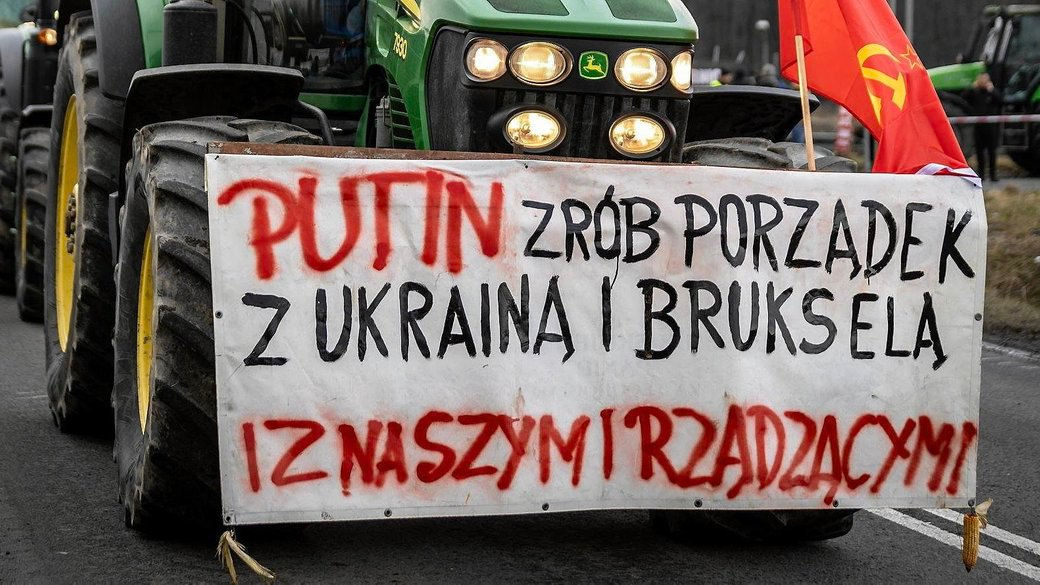 В Польше дело о плакате «Путин, наведи порядок» передали в суд.