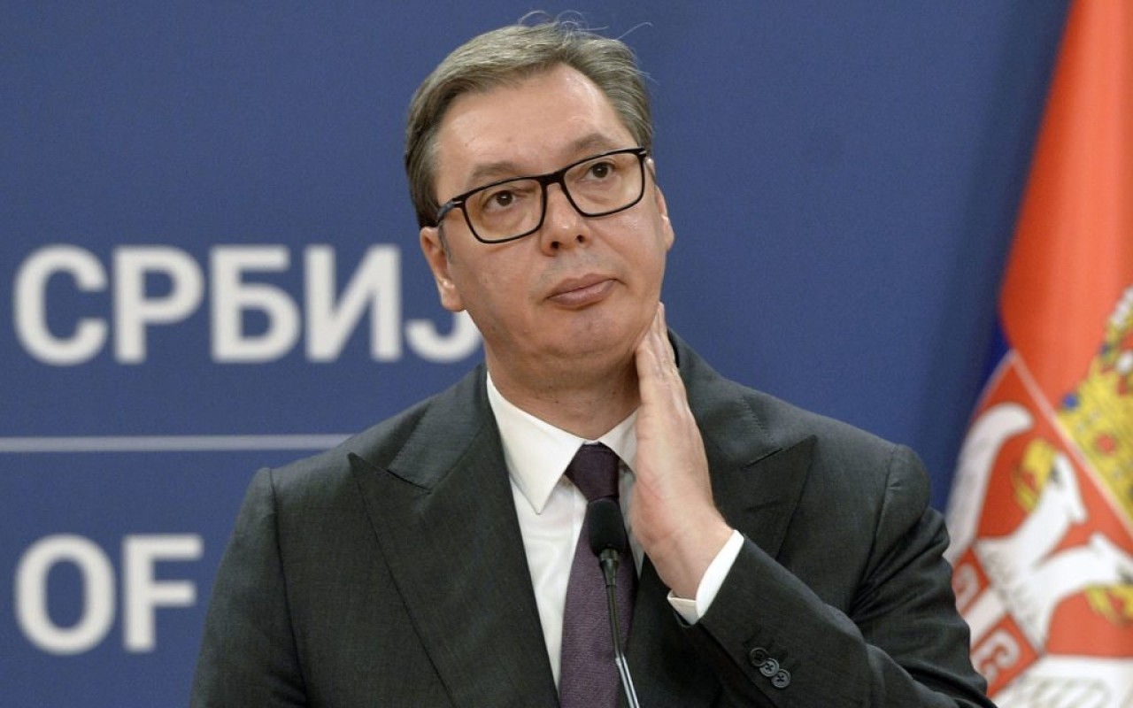 Avionul lui Vucic a efectuat o aterizare forțată la Baku.