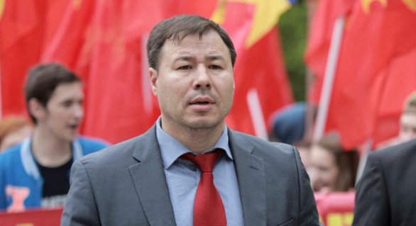 Bogdan Țîrdea susține că atunci „când asemenea materiale apar în Forbes, fie si pe sait, lucrurile se complică”.