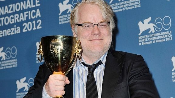 Hoffman a fost găsit în baia apartamentului său din Manhattan, în jurul orei 11:15, de către un scenarist.
