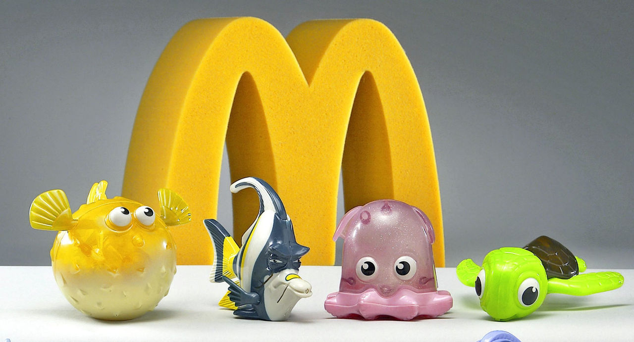 Mcdonald's откажется от пластиковых игрушек в детских наборах еды до 2025 года.