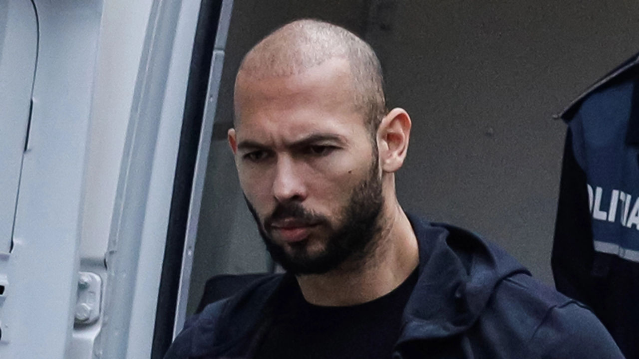 Британская полиция возобновила расследование по делу блогера Эндрю Тейта.