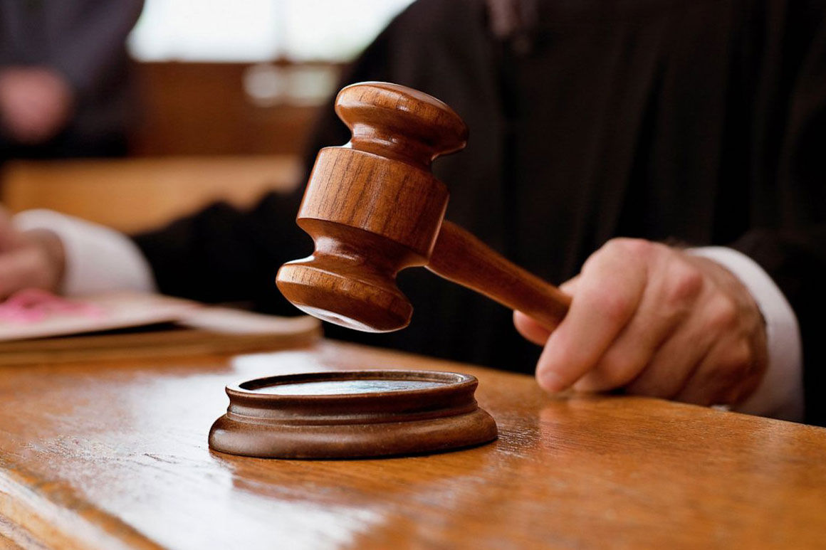 Un bărbat și-a agresat soția din cauza unei cepe: Sentința, pronunțată abia după un an și jumătate.