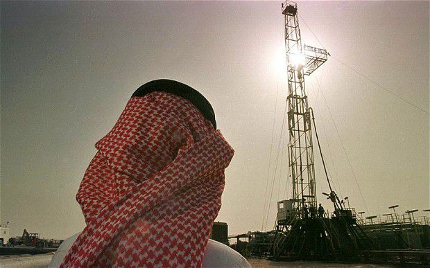 Доходы бюджета Саудовской Аравии формируются от доходов от продажи нефти на 73%.