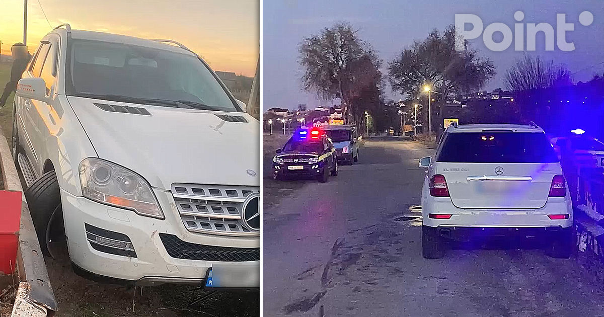 В столице двое подростков угнали Mercedes и попали в ДТП.
