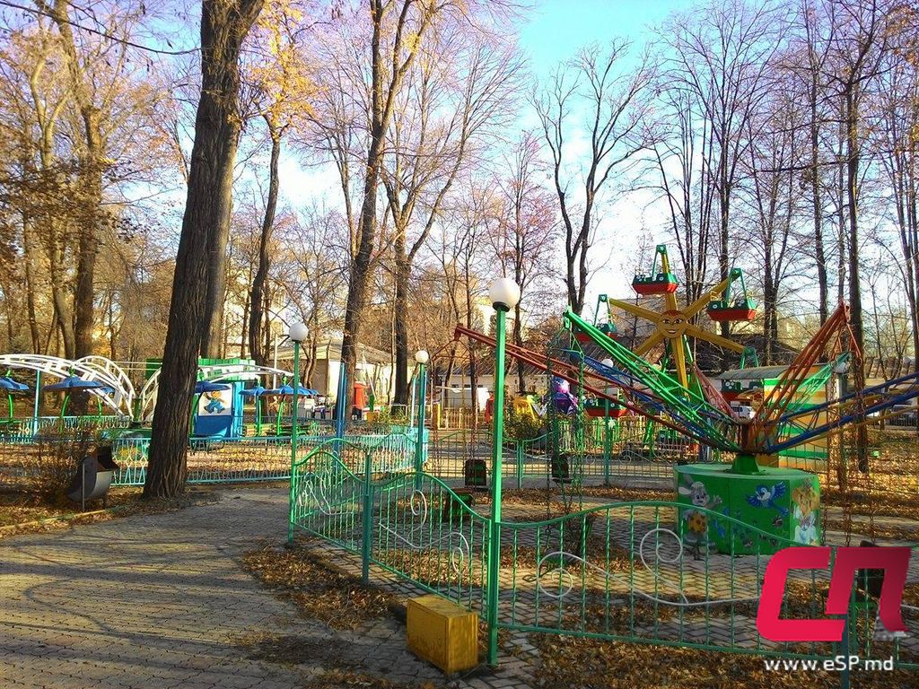Парк аттракционов в Бельцах.