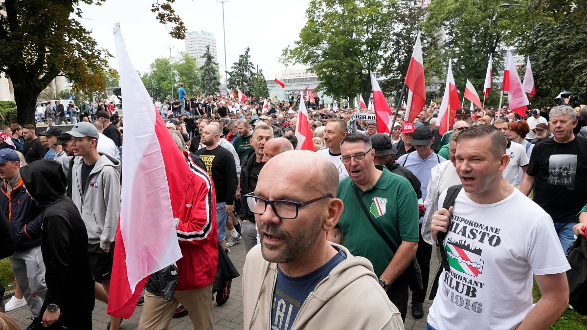 В 80 городах Польши прошли антииммигрантские демонстрации.