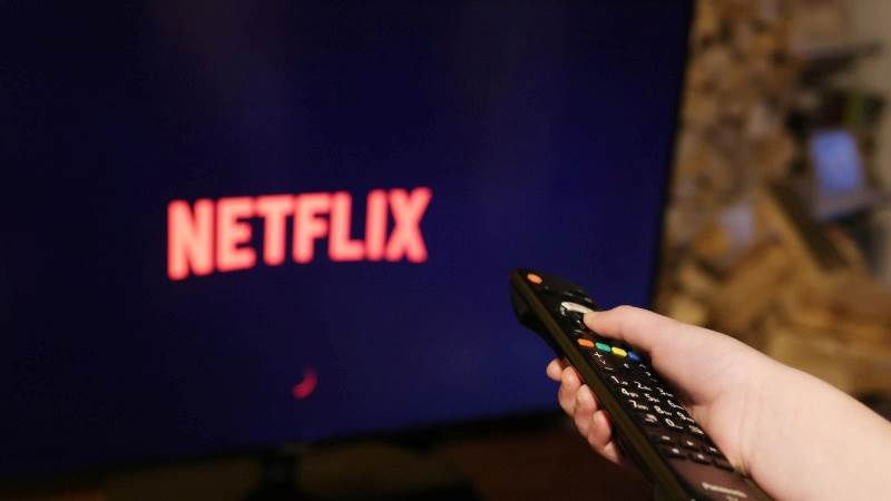 Netflix și Spotify au decis să înlocuiască televiziunea cu proiecte comune.