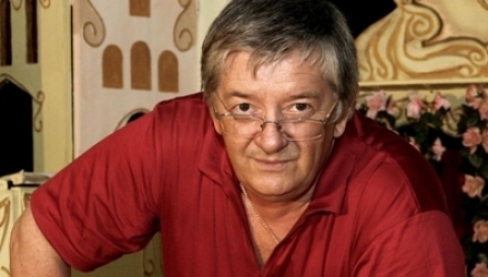 Directorul Teatrului Republican de Păpuși „Licurici”, Titus Jucov, a decedat azi seara, la spitalul raional din Cahul.