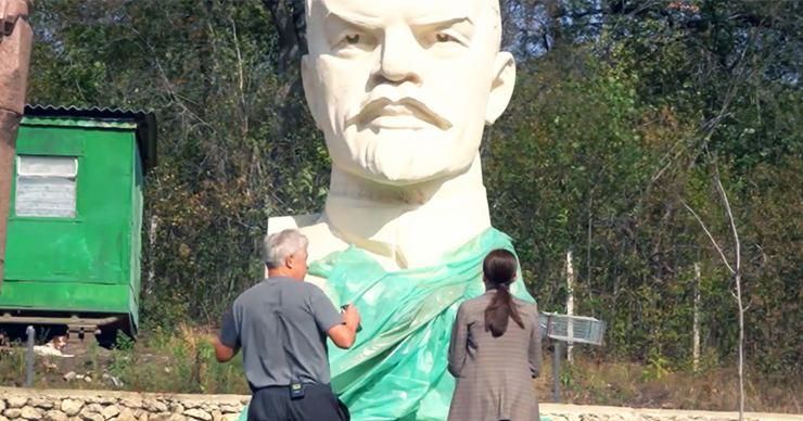 Молдавский таможенник собрал коллекцию памятников Ленину.