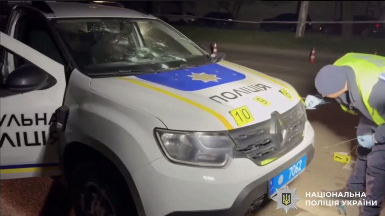 Un bărbat care evita mobilizarea a tras cu o armă automată asupra polițiștilor la Odesa.