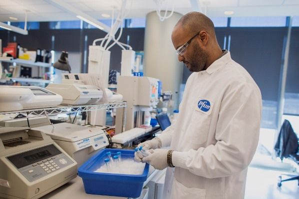 Клинические испытания вакцины от коронавируса Biontech и Pfizer проведут в Германии.