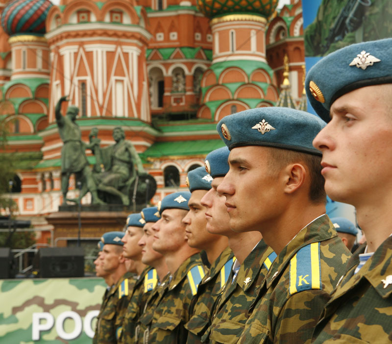 Toți sînt militari de profesie și au luptat în mai multe conflicte militare în timpul URSS, dar și după anii 90.