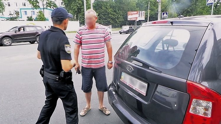 Борьба с пассажирами и водителями сервиса "Яндекс.Такси" на Украине. 