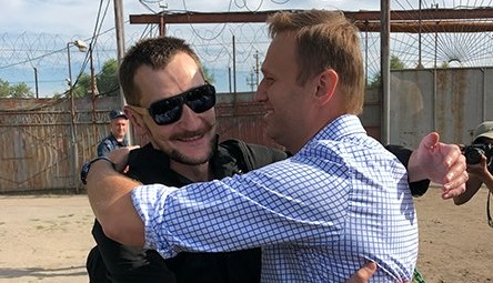 Олег Навальный вышел на свободу.