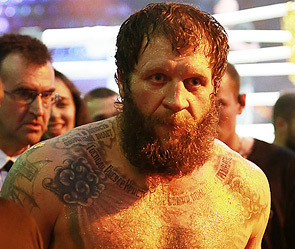 Александр Емельяненко исчерпал себя как спортсмен и посоветовал ему завершить профессиональную карьеру. Фото: GLOBAL LOOK press