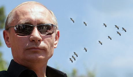 Văd un drapel acolo. Este al Belarusului sau ce drapel e acolo? Cel cu secera şi ciocanul, al cui este?", a întrebat Putin.