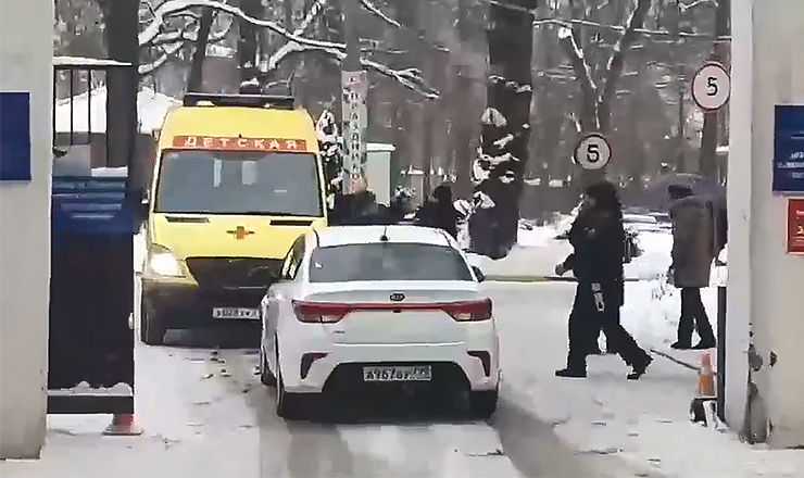 Водитель не выпустил на выезд машину детской реанимации.