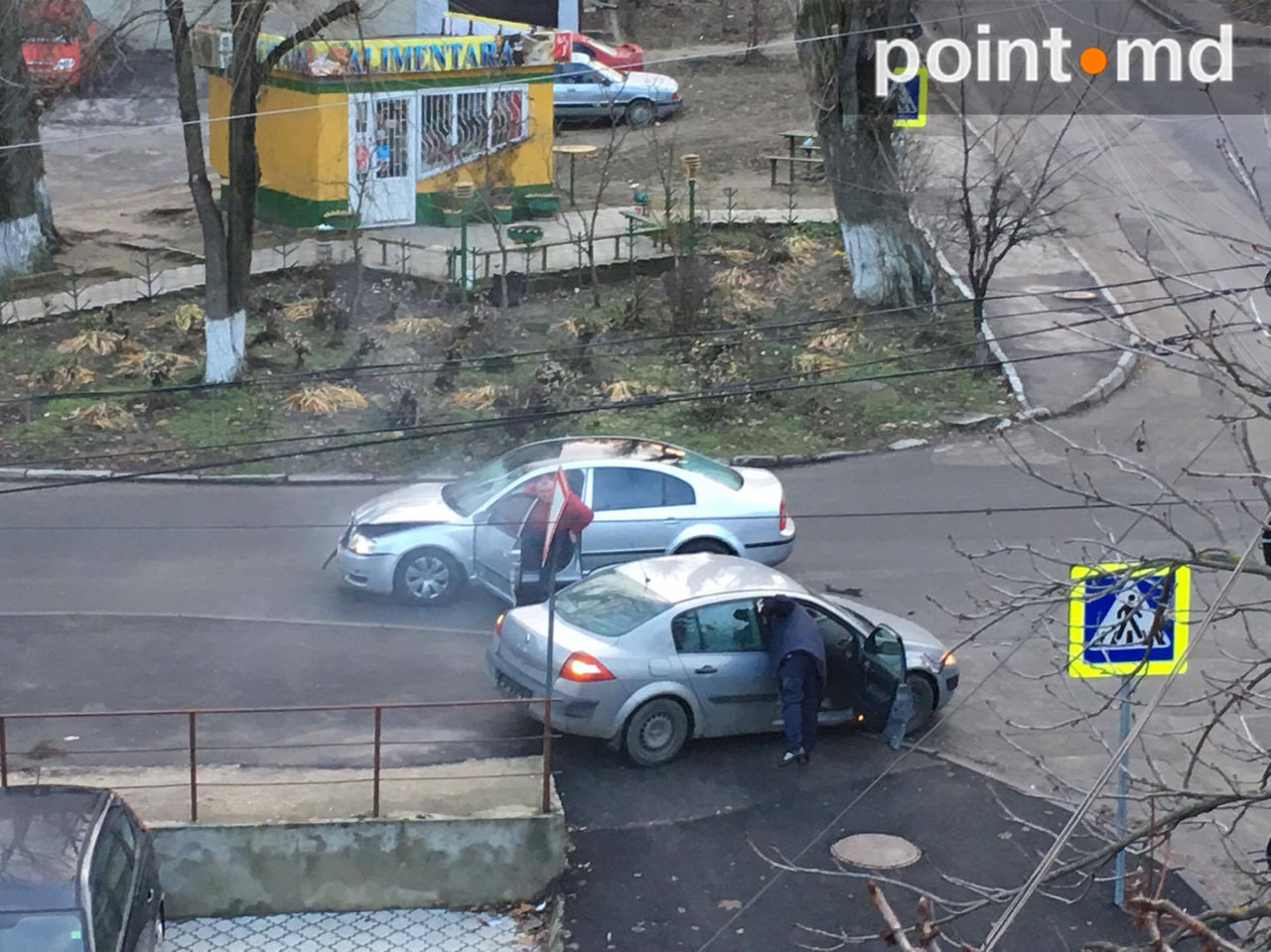 Правоохранительным органам предстоит установить обстоятельства и виновника ДТП.