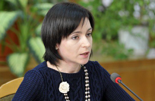 Гражданские активисты критикуют Санду за хороший отзыв о военном преступнике Антонеску.