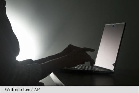 O scriitoare îl acuză de agresiune sexuală pe un fost ministru. Foto: AP Photo