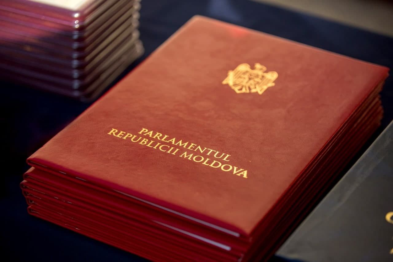 Почти 100 семейных врачей получат дипломы парламента.